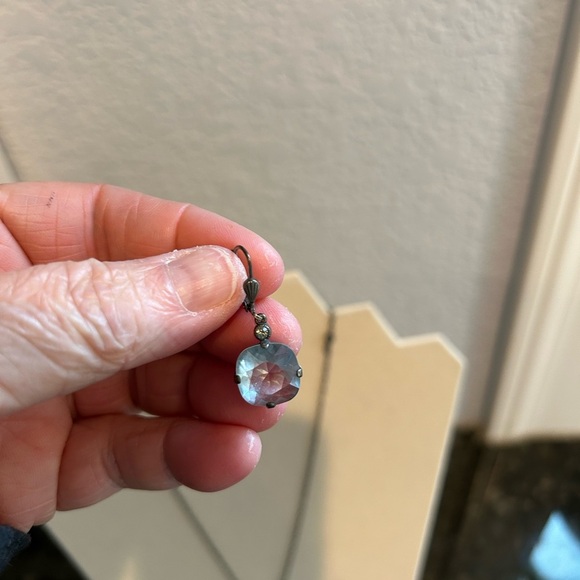 Blue necklace and earring set. Blue colored gems with tiny diamond like stones - Picture 4 of 8